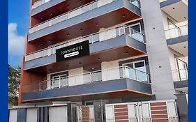Super Townhouse Sector 93 Noida Expressway